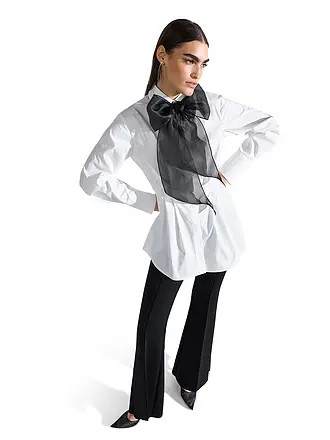 RIANI | Bluse
Produktname: Bluse
Marke: RIANI
Farbe: weiss
Kategorien: Mode,Damen

Ärmellänge: Langarm
Material: Baumwolle,Polyester / Polyamid
Kragenform: Hemdblusenkragen
Musterung: Unifarben
Passform (Oberbekleidung): Regular,Long
Stil: Pure | 